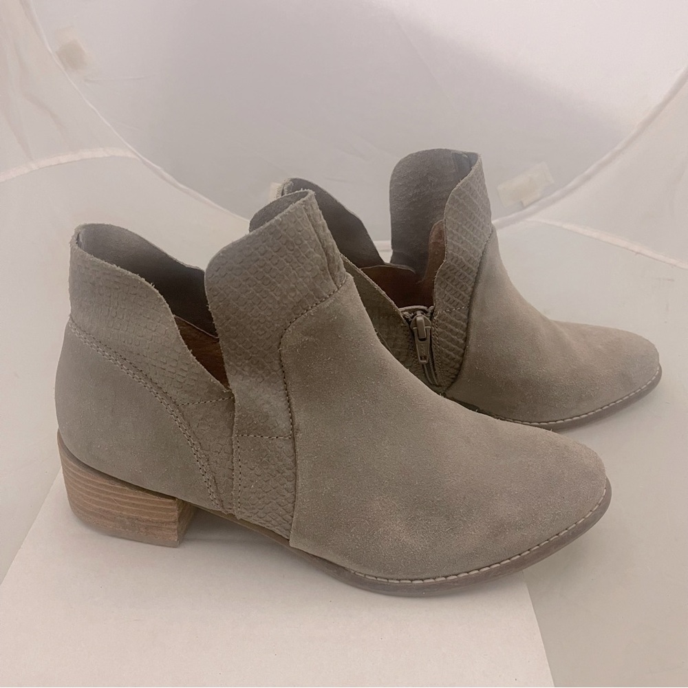 Seychelles Anthropologie Greige Gray Soft Suede Booties Stacked Heel US 7.5 EU38